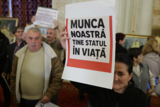 functionarii din parlament ameninta cu greva generala din cauza noii legi a salarizarii nu solicitam privilegii 6a182efa340de