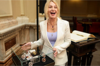 galerie foto bnr a lansat monede dedicate implinirii a 50 de ani de la primul 10 obtinut de nadia comaneci la jocurile olimpice 6a18659bd9eb0