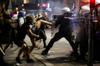 galerie foto proteste la belgrad 23 de persoane au fost retinute mai multi manifestanti au fost raniti 6a12e71a98135