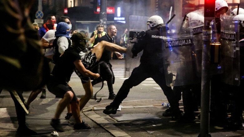 galerie foto proteste la belgrad 23 de persoane au fost retinute mai multi manifestanti au fost raniti 6a12e71a98135