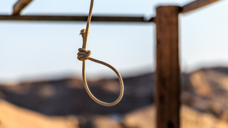 iran o femeie condamnata pentru ca si a ucis sotul si care a nascut un copil in inchisoare a fost