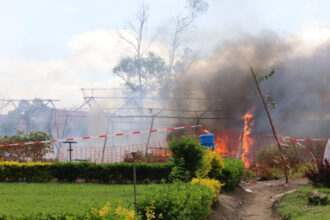 mai multe centre unde erau tratate persoanlele cu ebola au fost incendiate zeci de bolnavi au fugit din spitale in congo 6a142a8a5f927