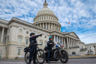 politisti de la capitoliu cer in instanta blocarea fondului de 18 miliarde de dolari creat de trump 6a0e1efc15bda