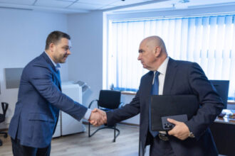 primarul ciprian ciucu a discutat cu ilie bolojan despre preluarea elcen pentru ca bucurestiul sa nu mai stea iarna in frig 6a0ed859947a8