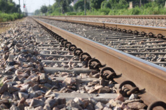 video de ce risca locuitorii din voluntari sa fie calcati de tren in fiecare zi doi morti intr o saptamana iar numarul victimelor creste 6a115f77756dc