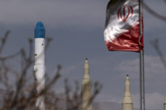 video iata cum doborati un f 18 imagini din taberele militiilor iraniene antrenamente cu rachete antiaeriene contra avioanelor de lupta 6a173e0a833cb