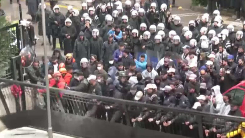 video sediul principalului partid de opozitie din turcia a fost luat cu asalt de fortele de ordine erdogan si a pierdut mintile 6a13579b425ba
