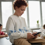 video telefoanele mobile ar putea fi interzise complet in scoli inclusiv in pauze proiectul de lege a fost depus la camera deputatilor 6a15c475e41ad
