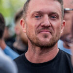 activistul de extrema dreapta tommy robinson a fost retinut pe aeroportul heathrow in temeiul legilor antiteroriste 6a2ea0107ad49