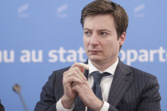 andrei caramitru e sceptic ca romanii isi vor recupera banii dupa sanctionarea bancilor de catre cc garantat doi ani de recesiune 6a29824d61136