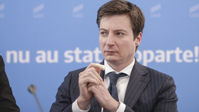 andrei caramitru e sceptic ca romanii isi vor recupera banii dupa sanctionarea bancilor de catre cc garantat doi ani de recesiune 6a29824d61136