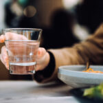 apa nu este un lux este un drept proiect de lege pentru ca restaurantele sa ofere gratuit clientilor apa potabila de la robinet 6a3cf662ecb79