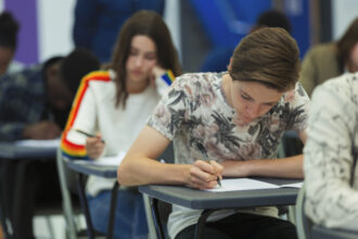 bacalaureat 2026 la ce ora incepe prima proba scrisa si cat timp au elevii la dispozitie calendarul complet al examenului 6a3f53399280d