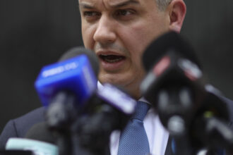 cand va depune eugen tomac programul de guvernare in parlament azi sunt programate discutii cu presedintii celor doua camere 6a2e2f937a9a6