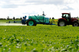 comisia europeana a anuntat un pachet de sprijin de 540 de milioane de euro pentru fermierii afectati de scumpirea ingrasamintelor 6a2bef1cdcde5