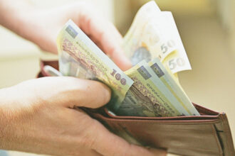cu cat vor creste salariile romanilor in 2026 puterea de cumparare va ramane pe minus avertizeaza cnsp 6a27dc6c40c38