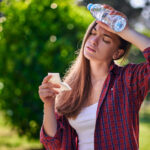 cum ne protejam de insolatie in zilele caniculare recomandarile medicilor pentru prevenirea complicatiilor 6a37784910502