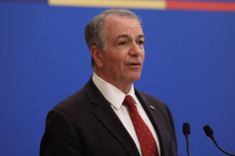 darryl nirenberg de ziua sua libertatea apartine fiecarei persoane democratia nu este un lucru de la sine inteles trebuie reinnoita 6a3c239b2f5f5