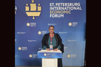 diana sosoaca a mers la davosul rus de la sankt petersburg a aparut alaturi de fugara marina tauber care este cautata international 6a215ba512a29