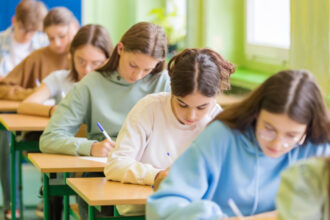 evaluarea nationala 2026 elevii au inceput prima proba scrisa cum arata subiectele la limba si literatura romana 6a38d7d9298b3