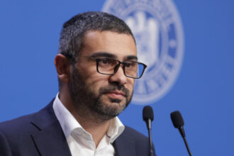 florin manole il contrazice pe dragos pislaru in disputa privind salariile demnitarilor nu e nevoie sa mergi la bruxelles 6a1eb8693f89e