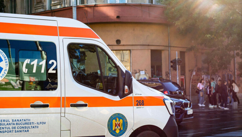 iasi accident intre o ambulanta care transporta un copil si un autoturism soferul masinii a fost ranit 6a378659c7d83