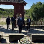 ilie bolojan a depus o coroana la manastirea eroilor romani de la tiganca republica moldova in memoria soldatilor morti in 1941 6a2ddb57509a3