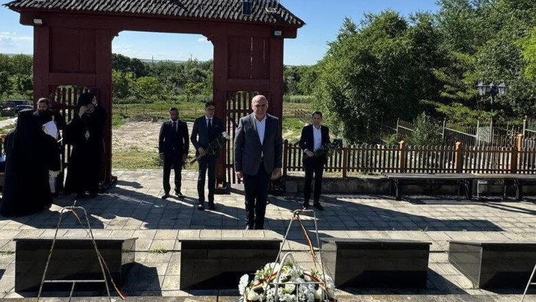 ilie bolojan a depus o coroana la manastirea eroilor romani de la tiganca republica moldova in memoria soldatilor morti in 1941 6a2ddb57509a3