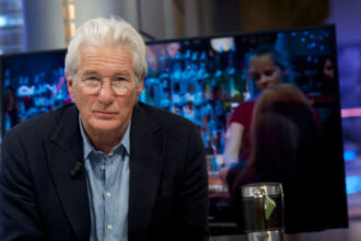 inainte erau paraziti acum sunt aliens reactia dura a celebrului actor richard gere impotriva unei politici din sua 6a21e62b11ce4