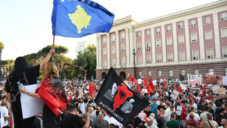 mii de albanezi ies din nou in strada impotriva unui proiect de lux atribuit ginerelui lui trump albania nu este de vanzare 6a204e59cff7d