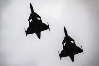 nato a declansat cel mai inalt nivel de alerta de aparare aeriana dupa ce un avion de pasageri israelian a provocat panica 6a2bd2dd58039