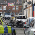 news alert trei familii de romani au fost afectate de violentele din belfast mae locuintele le au fost vandalizate 6a29824b4d14c