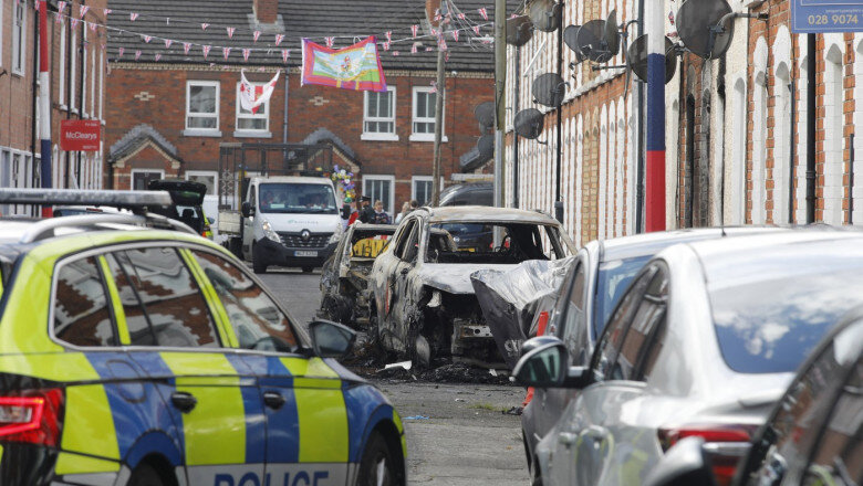 news alert trei familii de romani au fost afectate de violentele din belfast mae locuintele le au fost vandalizate 6a29824b4d14c