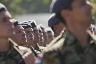 o tara din balcani reintroduce serviciul militar obligatoriu dupa 15 ani cine va fi chemat in armata 6a413f982b77f