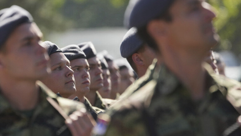 o tara din balcani reintroduce serviciul militar obligatoriu dupa 15 ani cine va fi chemat in armata 6a413f982b77f