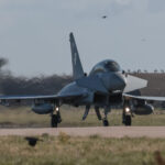 patru avioane eurofighter typhoon ale fortelor aeriene italiene au aterizat la baza mihail kogalniceanu au sosit si 180 de militari 6a205e8539439