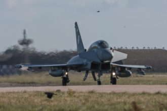 patru avioane eurofighter typhoon ale fortelor aeriene italiene au aterizat la baza mihail kogalniceanu au sosit si 180 de militari 6a205e8539439