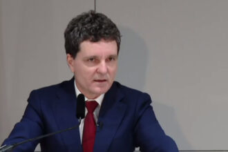 presedintele nicusor dan a semnat decretul privind desemnarea lui adrian vestea candidat la functia de prim ministru 6a2eca6c50bb5