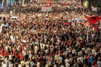 revolutia flamingo de ce revolta populara din albania inseamna mult mai mult decat un singur complex turistic de lux legat de trump 6a3375a4df9c9