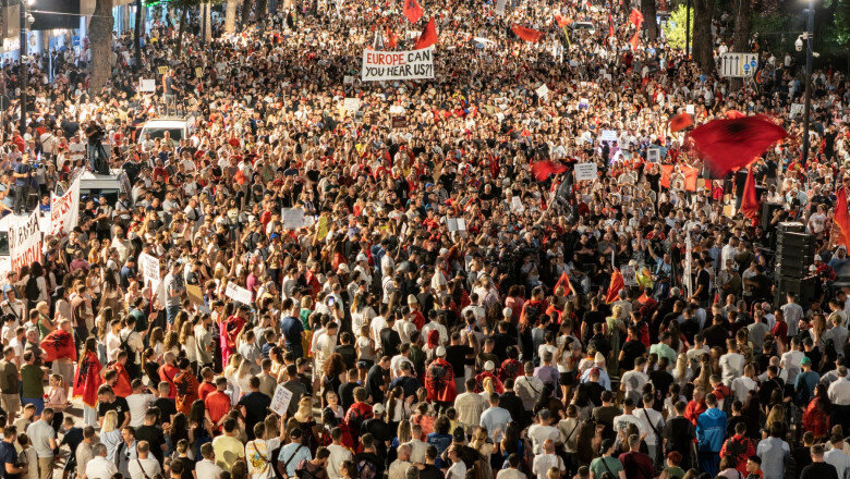 revolutia flamingo de ce revolta populara din albania inseamna mult mai mult decat un singur complex turistic de lux legat de trump 6a3375a4df9c9