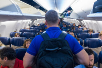 salveaza o viata nu o geanta masura la care se gandesc companiile aeriene pentru a creste eficienta evacuarilor in caz de urgenta 6a310aefc0cbc