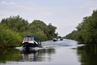 senatul a votat o lege care limiteaza la 5 km h viteza barcilor in delta dunarii ce amenzi risca cei care depasesc limita 6a1f0ccb0f9a5