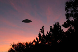 steven spielberg reaprinde una dintre cele mai mari conspiratii din sua ce ascunde guvernul despre ozn uri de ce nu ni s a spus 73e7631f