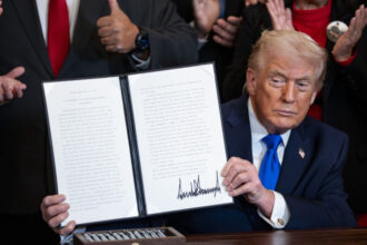 trump semneaza ordinul mult asteptat privind inteligenta artificiala marcand o schimbare de strategie la casa alba 6a1f18fce5fa6