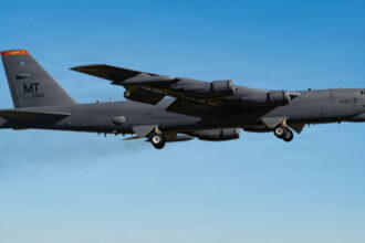 un bombardier b 52 stratofortress apartinand fortelor aeriene americane s a prabusit dupa decolare in california 6a30620d5b8dd