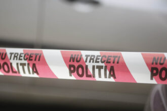 un politist a fost injunghiat mortal de fiul sau pe o strada din piatra neamt 6a1e8e788806e