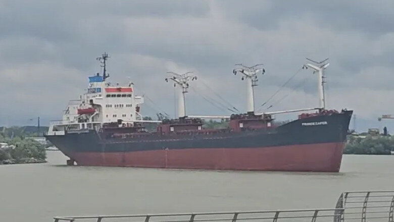 video accident naval la tulcea un vapor sub pavilion panama a lovit pontonul de pasageri o tragedie a fost evitata la limita 6a1ec6b698038