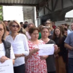 video angajatii de la casa de pensii dolj au intrerupt lucrul ei anunta proteste si saptamana viitoare 6a2274e4c08a6