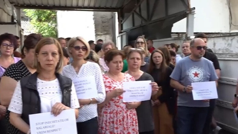 video angajatii de la casa de pensii dolj au intrerupt lucrul ei anunta proteste si saptamana viitoare 6a2274e4c08a6