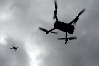 video aproximativ 90 de drone s au prabusit in timpul unui spectacol din australia ce se intampla cand o aeronava autonoma are o problema 6a2f9d5a1a344